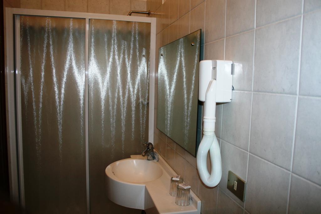 Albergo Da Siro Misano Adriatico Δωμάτιο φωτογραφία
